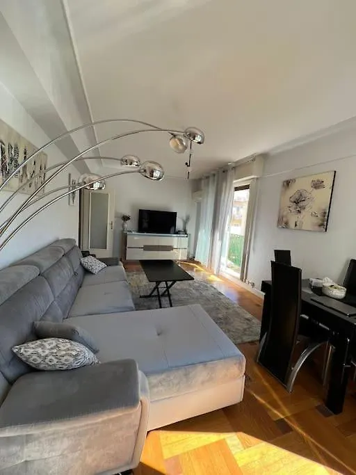 Apartmán Charming Flat In Liberation Nice